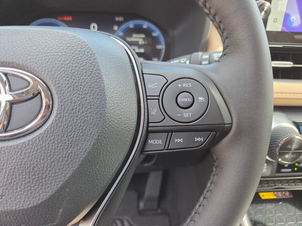 Used 2025 Toyota RAV4 Limited w/ Advanced Technology Package AWD/4WD image 31