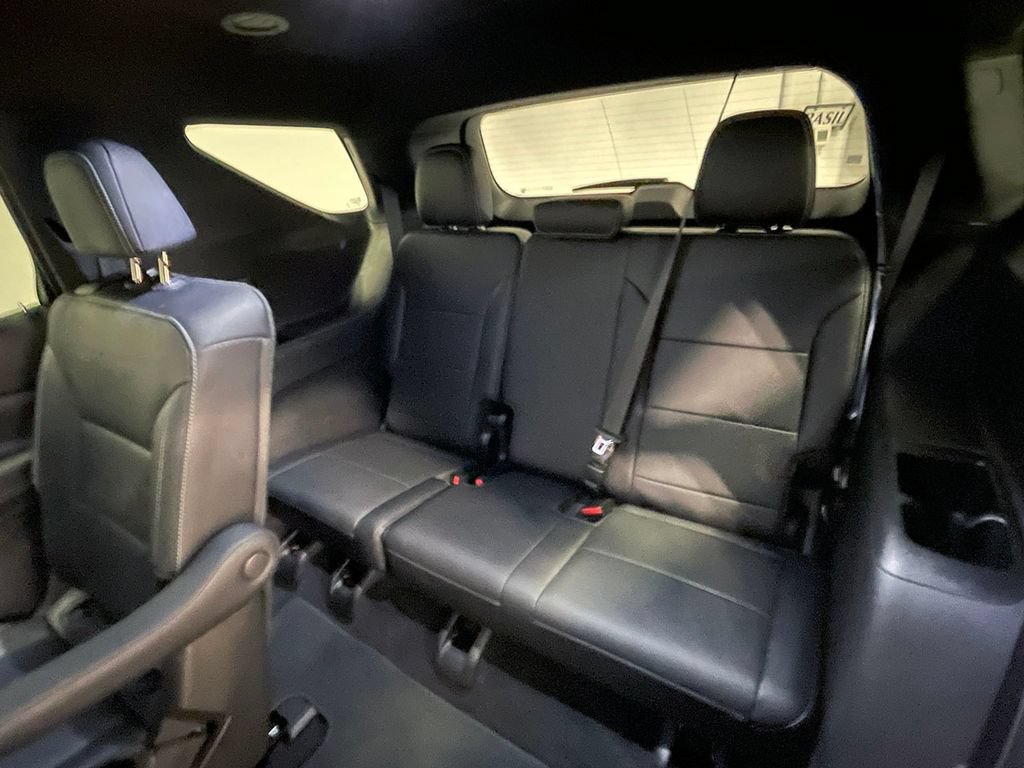 Used 2025 Chevrolet Traverse LT AWD/4WD image 19