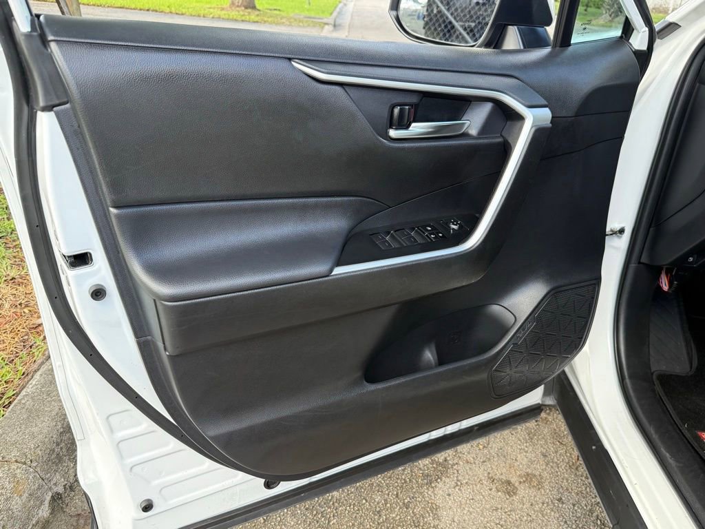 Used 2024 Toyota RAV4 XLE AWD/4WD image 27