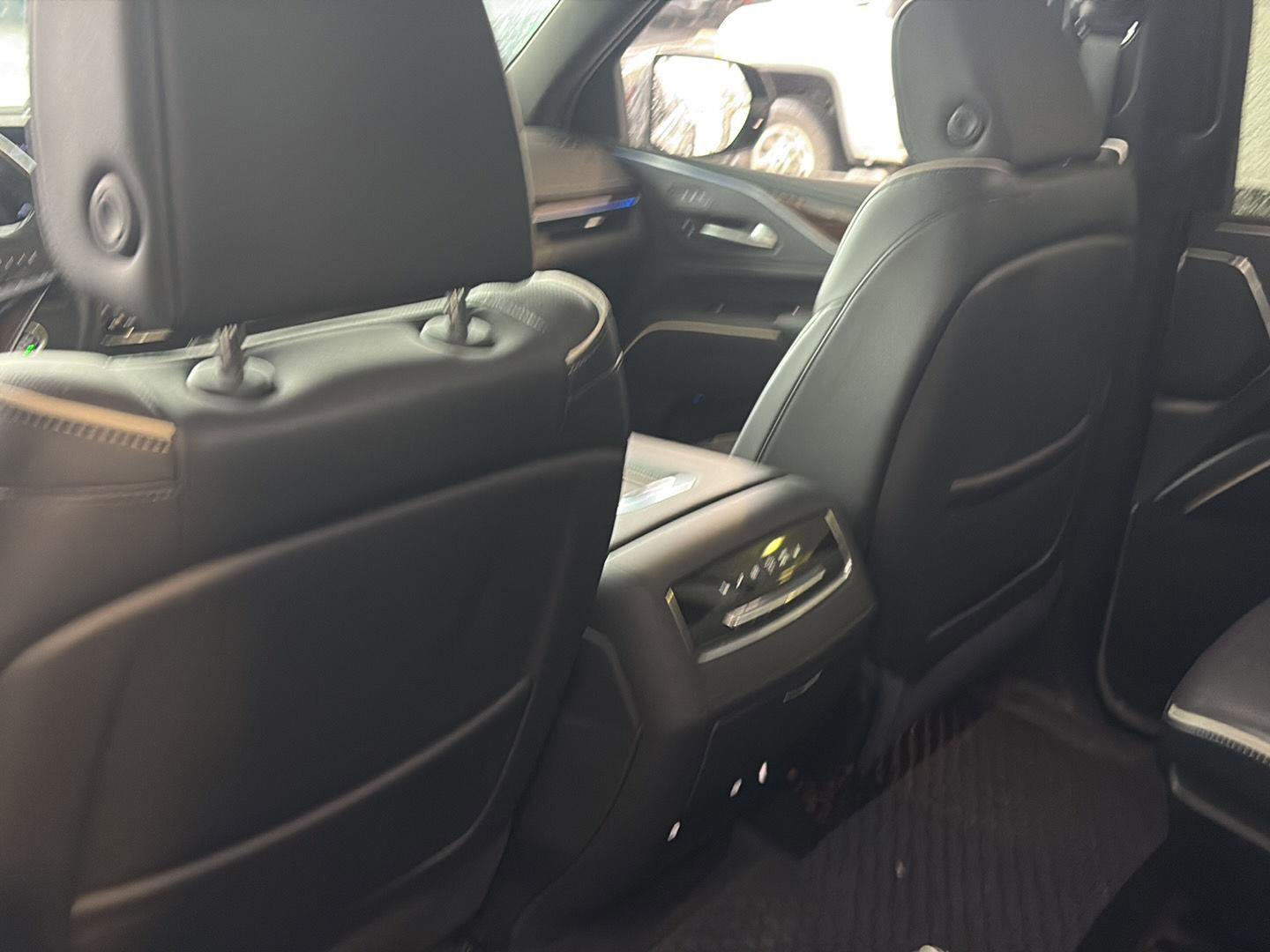 Used 2022 Cadillac Escalade ESV Premium Luxury image 22