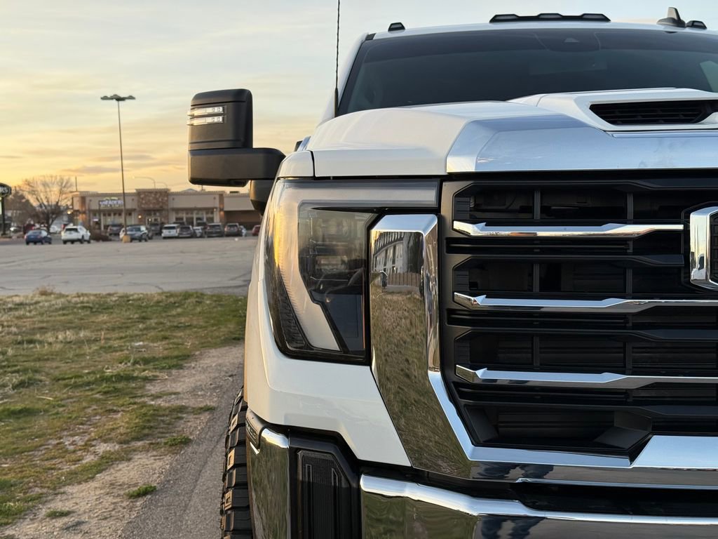 Used 2024 GMC Sierra 3500 SLE w/ SLE Convenience Package AWD/4WD image 4
