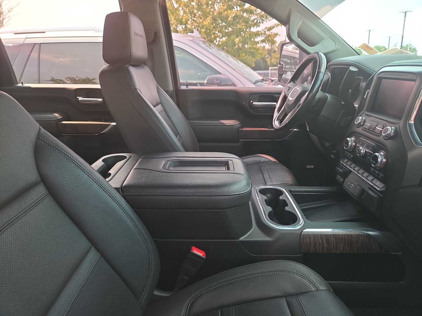 Used 2021 GMC Sierra 3500 Denali w/ Denali Ultimate Package AWD/4WD image 3