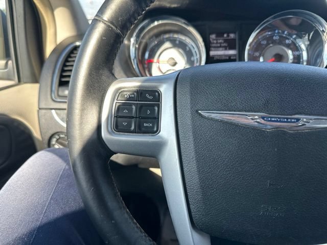 Used 2015 Chrysler Town & Country Touring FWD image 36