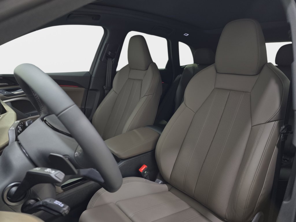 Used 2025 Audi Q5 Premium Plus w/ Premium Plus AWD/4WD image 15