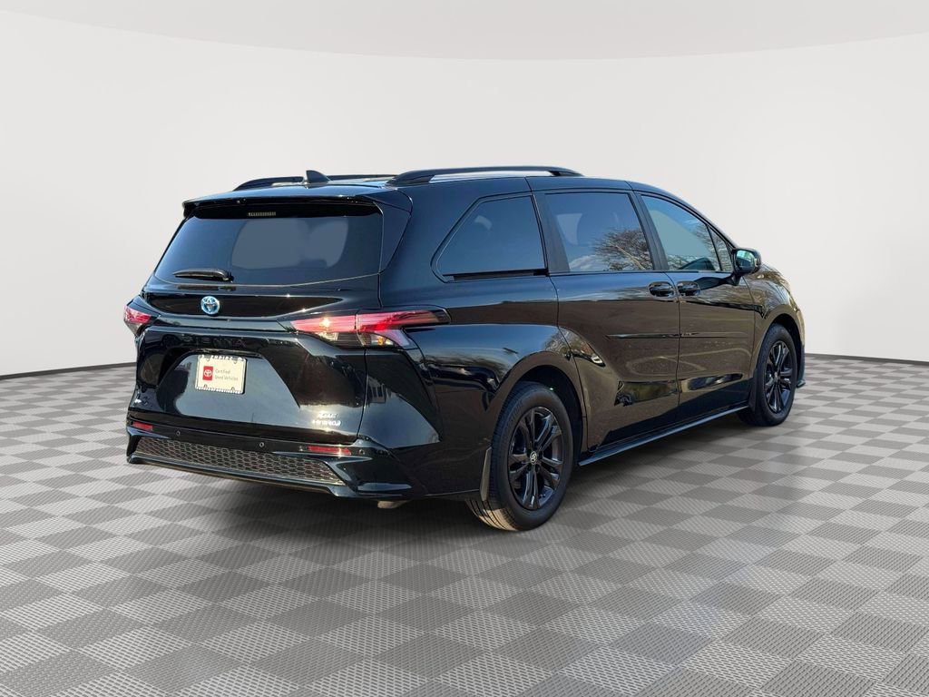 Used 2024 Toyota Sienna XSE w/ XSE Plus Package image 7