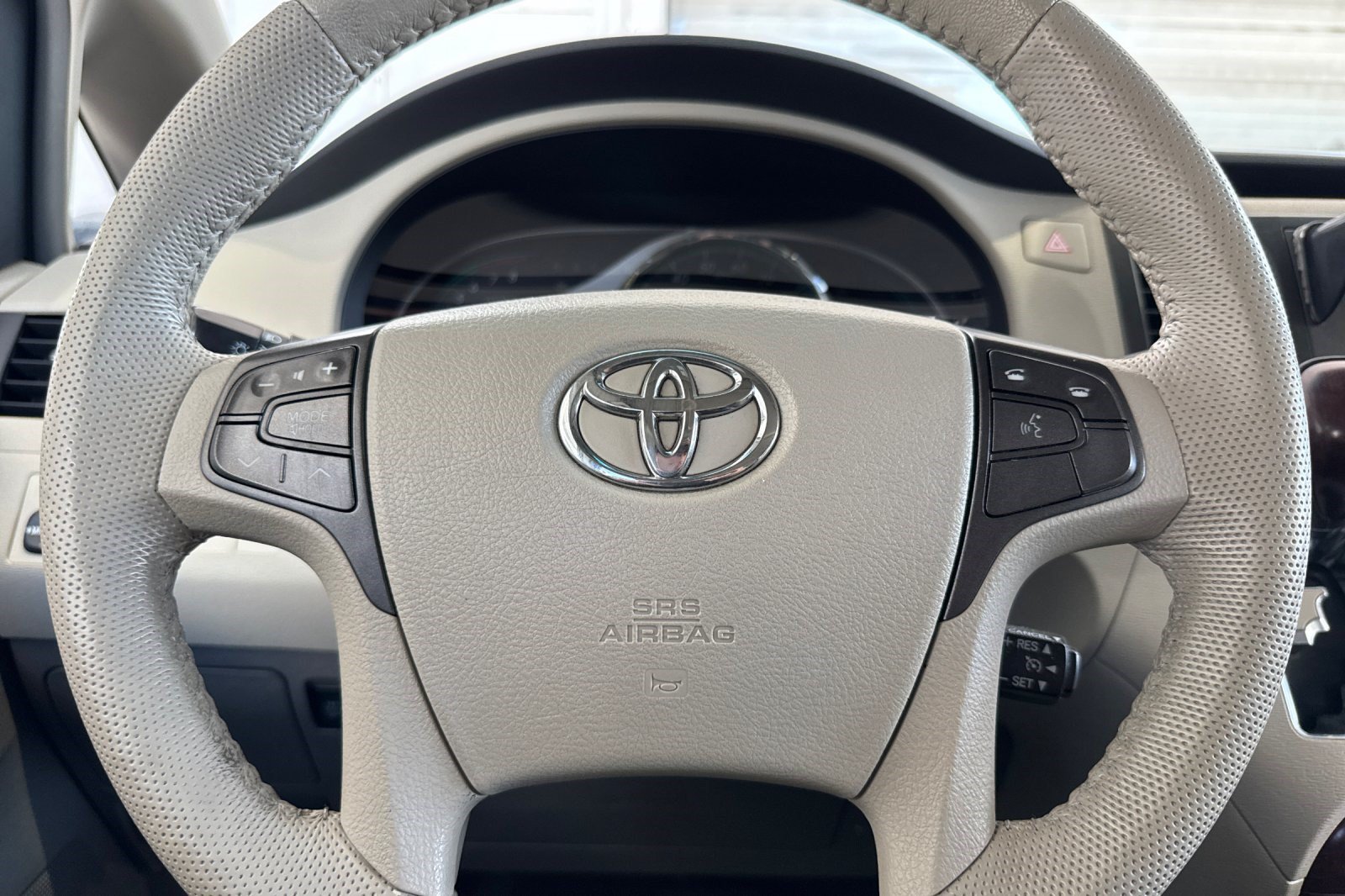 Used 2011 Toyota Sienna XLE FWD image 29
