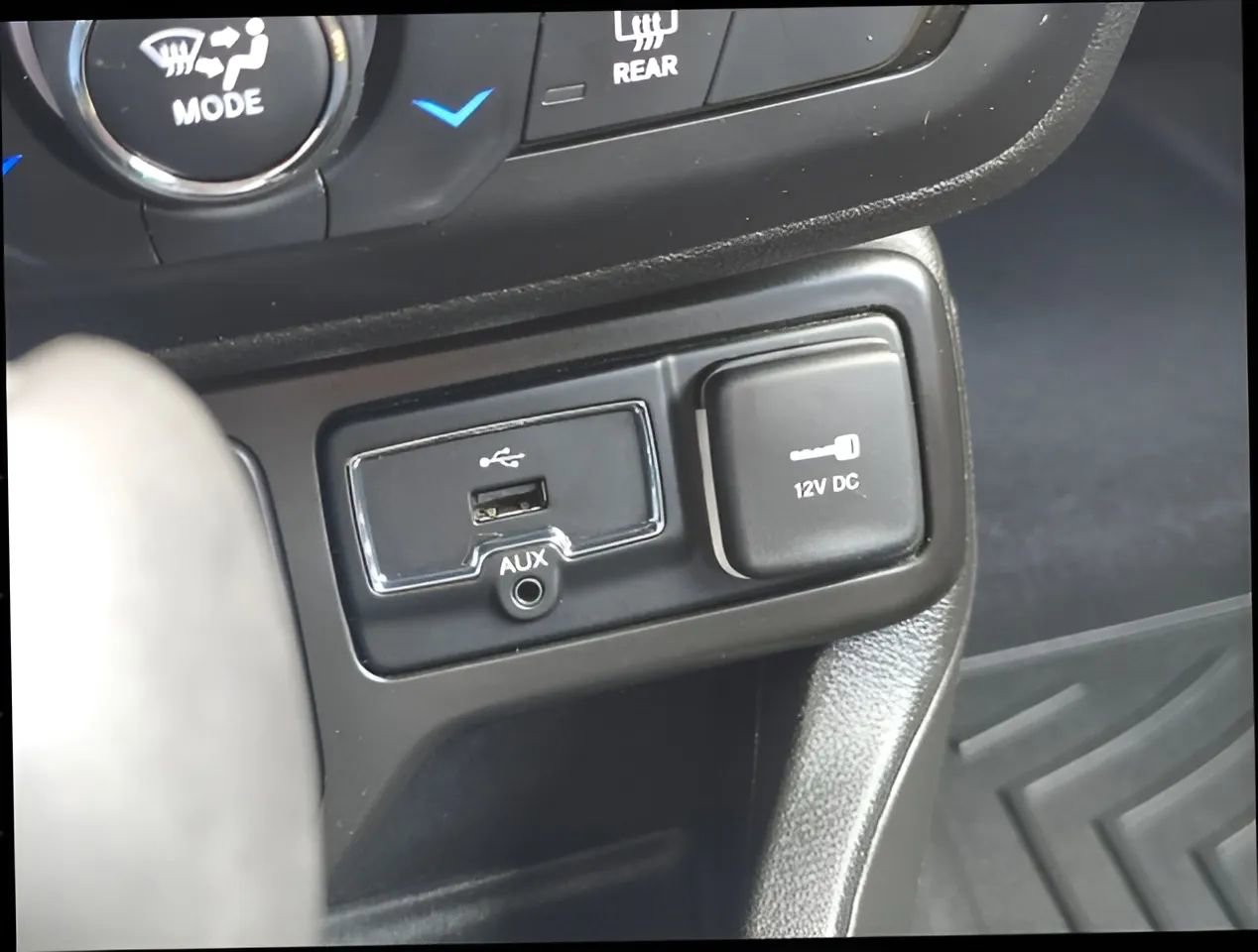 Used 2021 Jeep Renegade Latitude FWD image 27