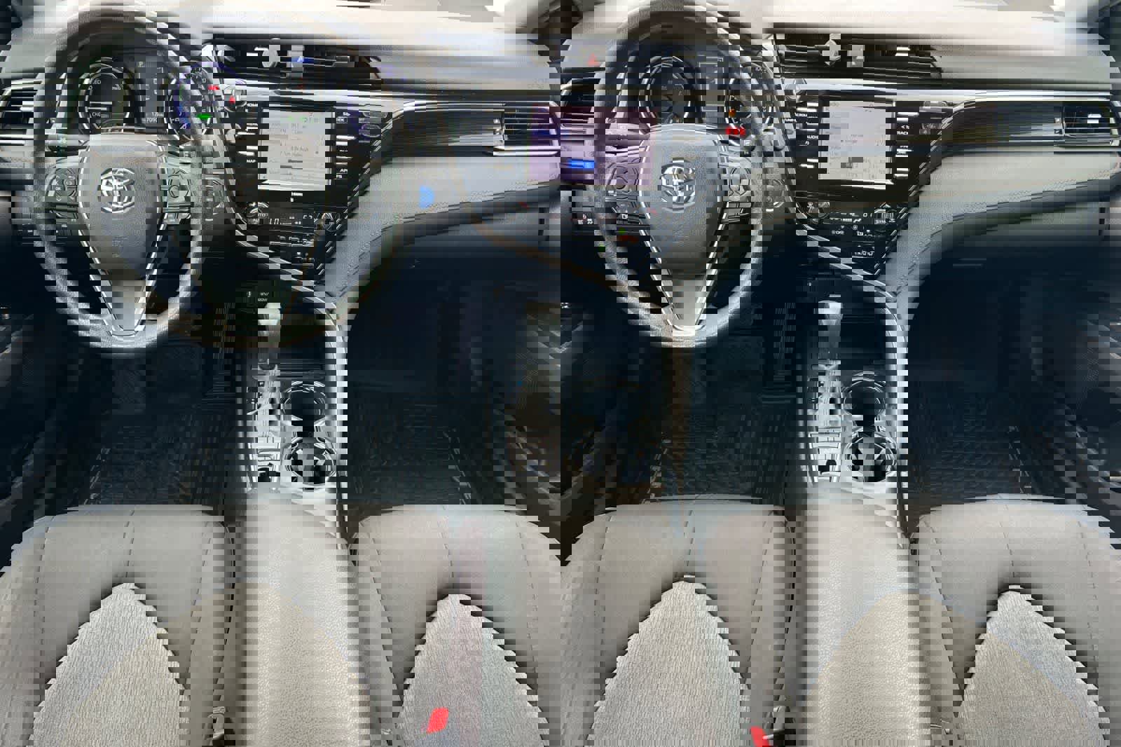 Used 2020 Toyota Camry LE image 4