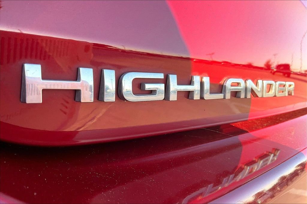 Used 2023 Toyota Highlander L image 40