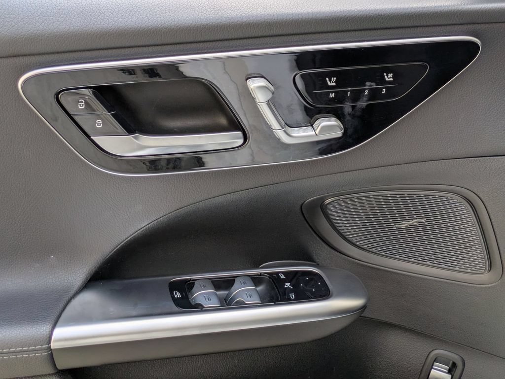Used 2025 Mercedes-Benz C 300 Sedan image 13