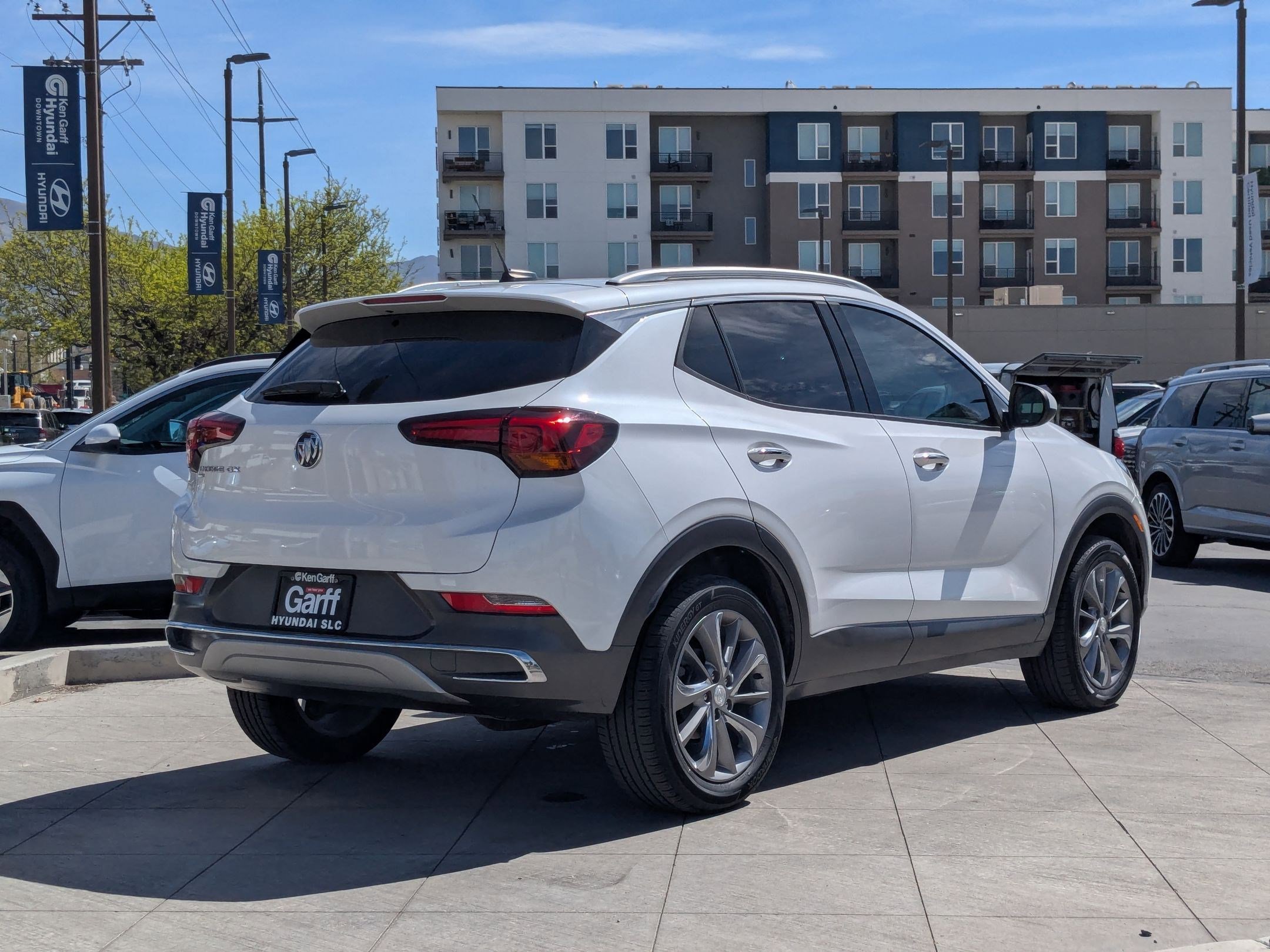 Used 2022 Buick Encore GX Essence w/ Experience Buick Package image 3