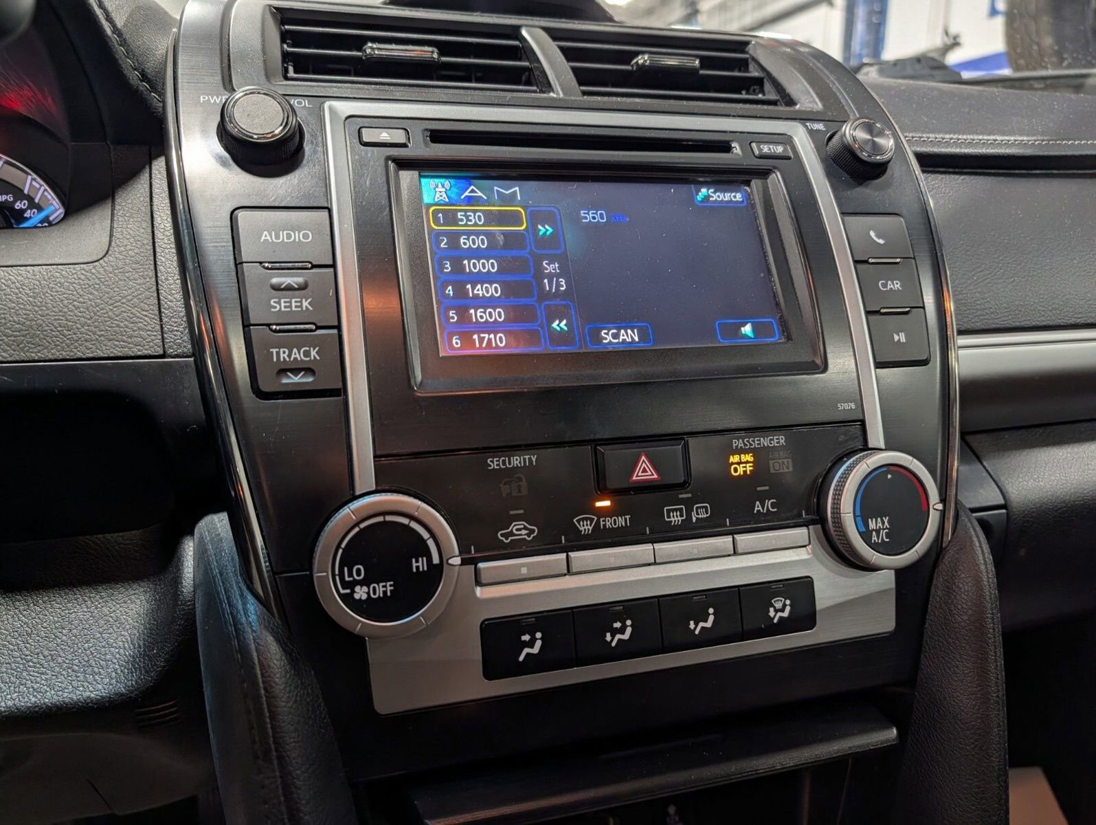 Used 2013 Toyota Camry SE image 5