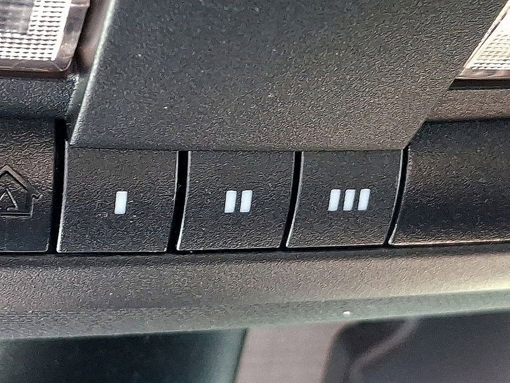 Used 2022 Dodge Challenger R/T w/ Plus Package image 25