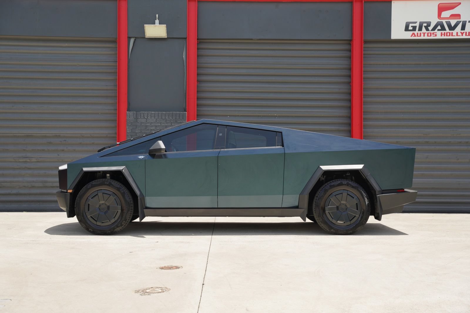 Used 2024 Tesla Cybertruck AWD Crew Cab image 11