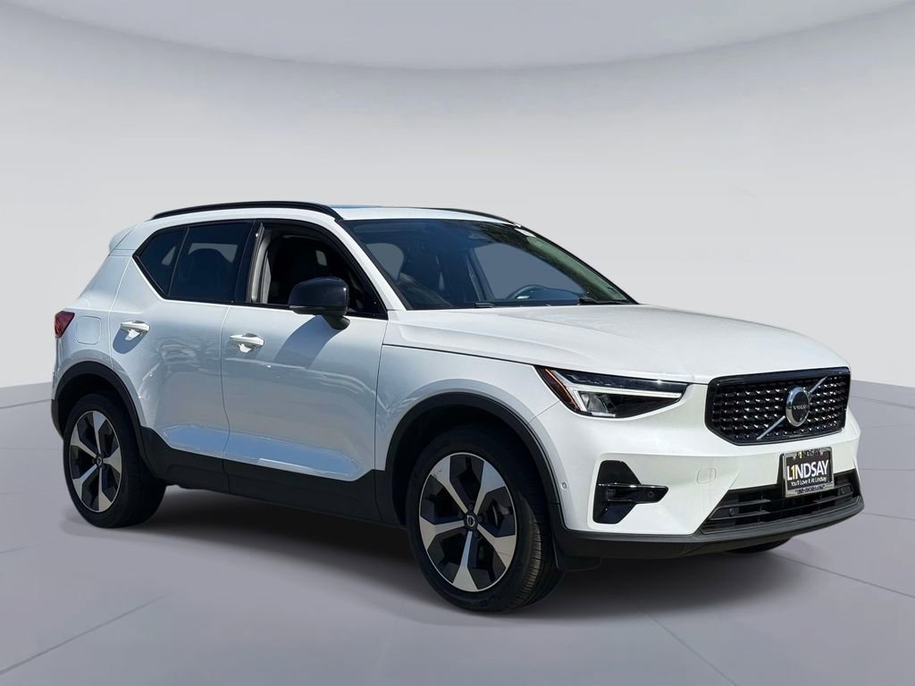Used 2024 Volvo XC40 B5 Plus w/ Climate Package AWD/4WD image 9