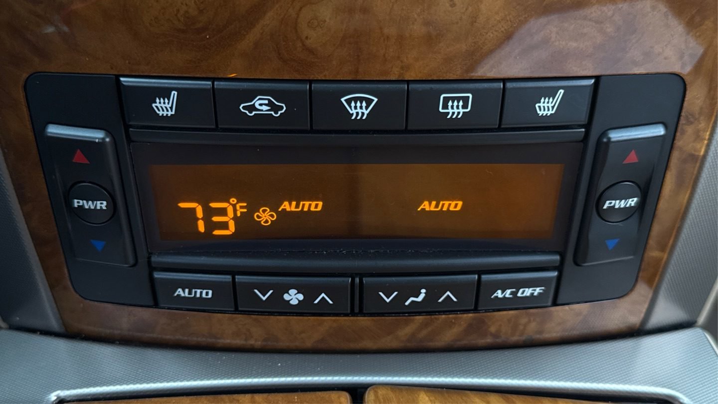 Used 2009 Cadillac XLR RWD image 28