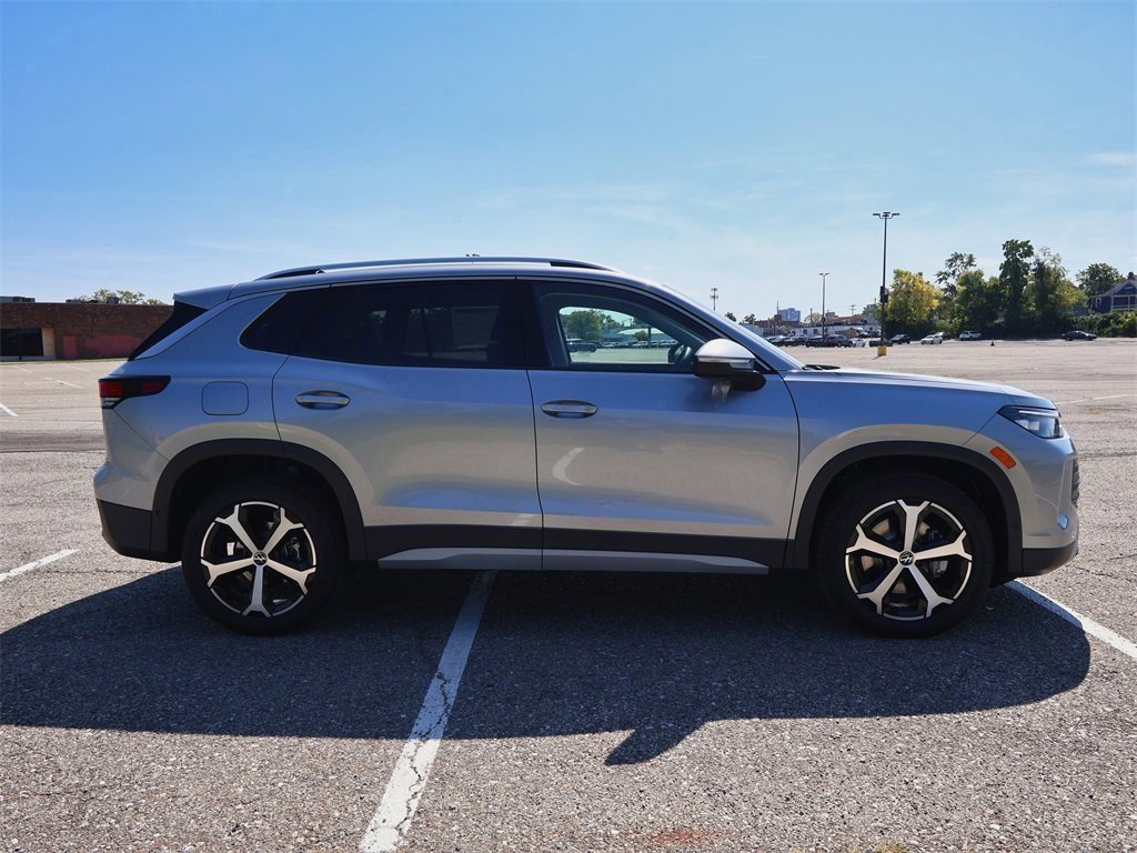 New 2025 Volkswagen Tiguan SE image 6