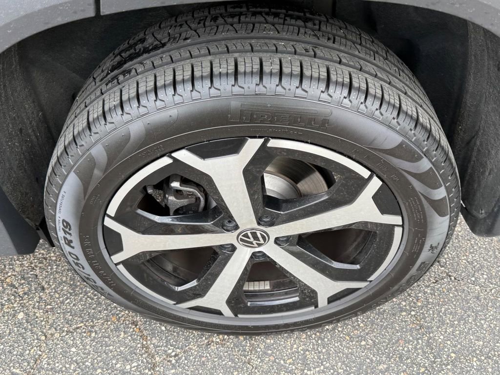 Certified 2025 Volkswagen Tiguan SE AWD/4WD image 7