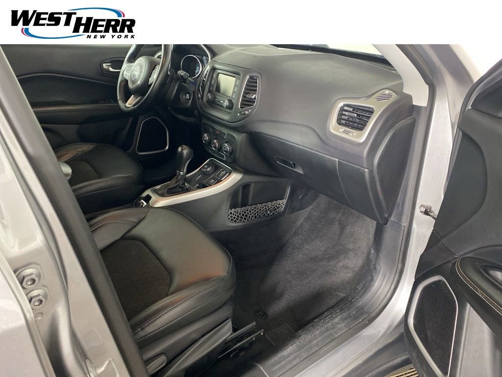 Used 2018 Jeep Compass Latitude AWD/4WD image 17