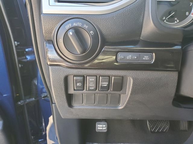 Used 2017 Nissan Titan SV image 16