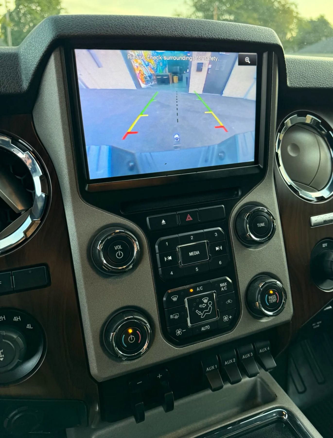 Used 2013 Ford F350 Lariat w/ Chrome Pkg image 25