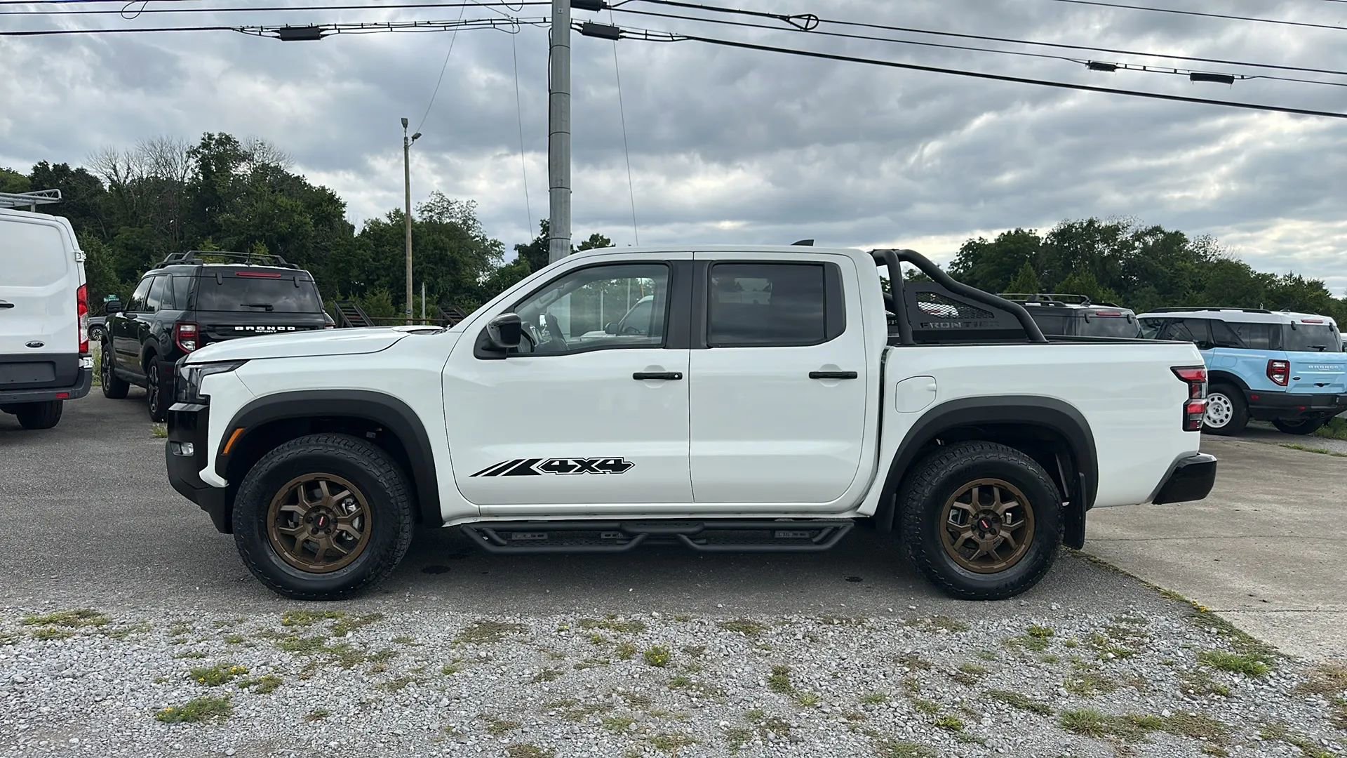 Used 2024 Nissan Frontier SV image 6