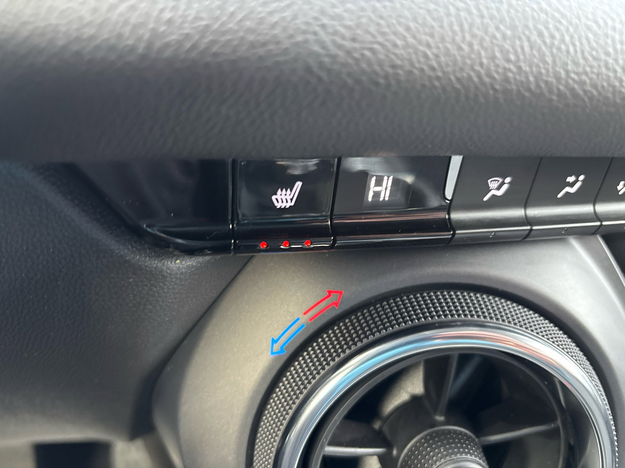 Used 2025 Chevrolet Blazer LT image 28