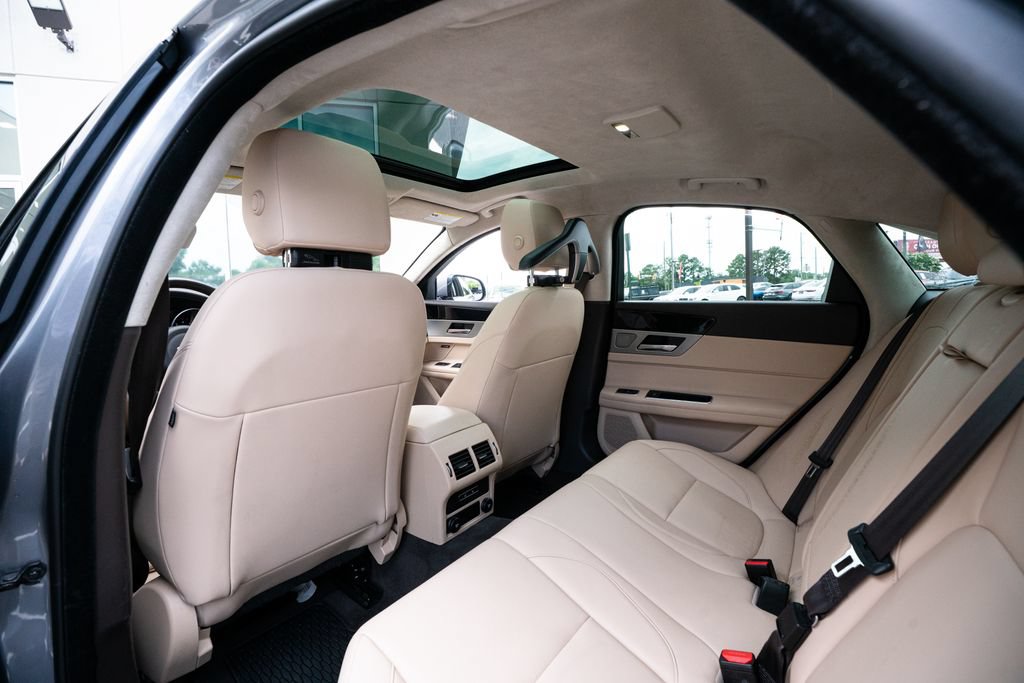Used 2020 Jaguar XF Premium RWD image 42