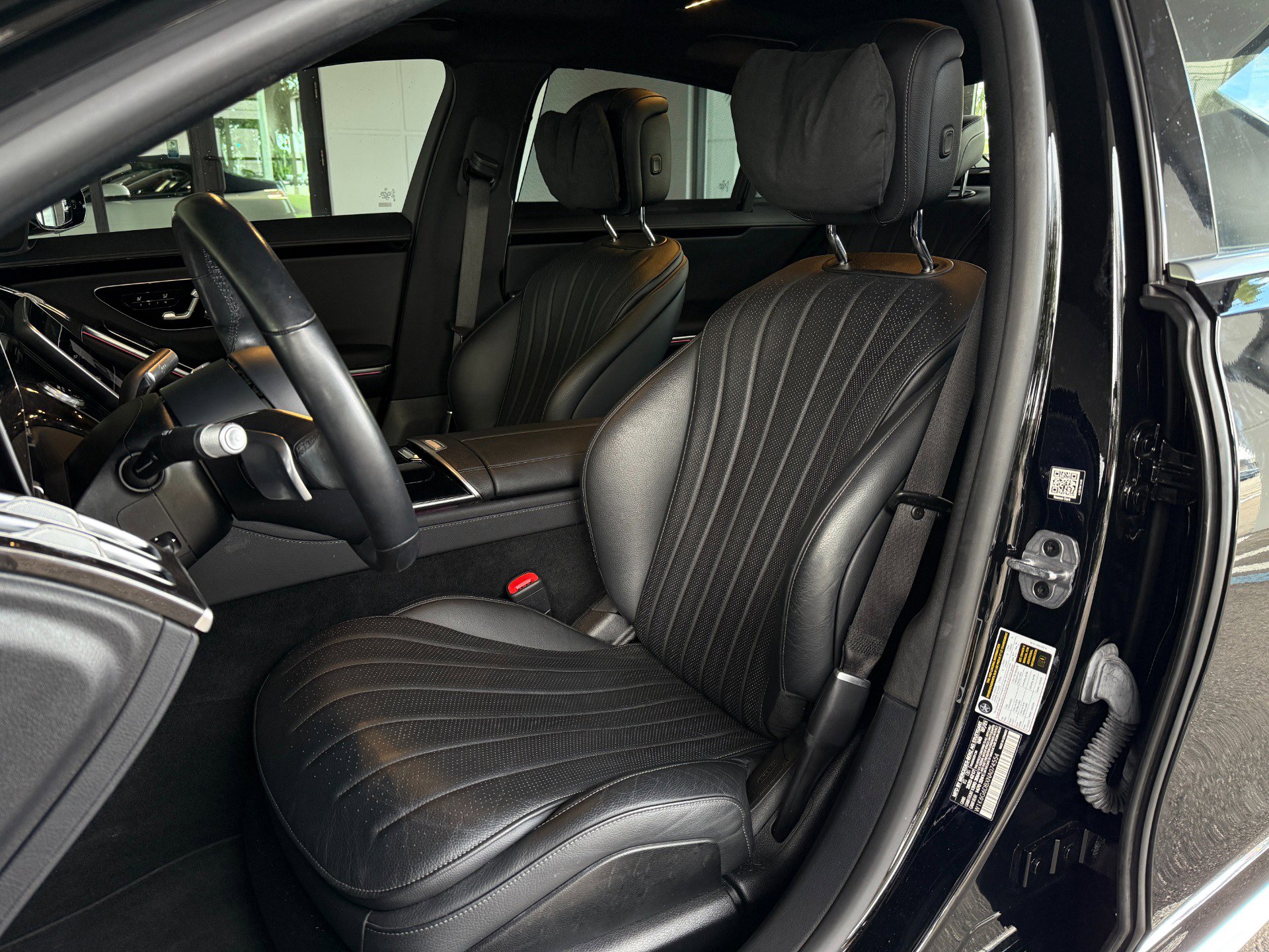 Used 2022 Mercedes-Benz S 500 4MATIC w/ AMG Line Package image 19