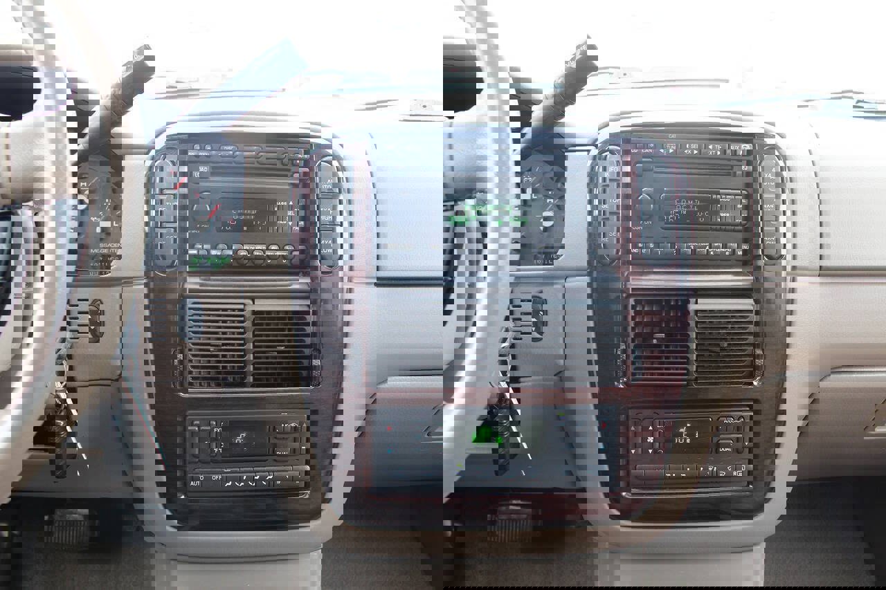 Used 2005 Ford Explorer Limited AWD/4WD image 12