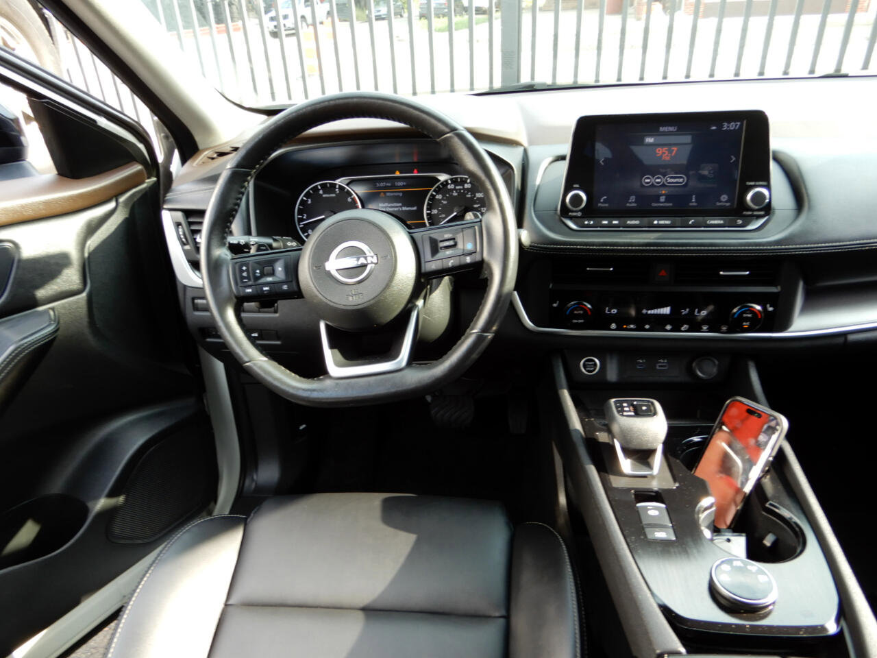 Used 2023 Nissan Rogue SV w/ SV Premium B Package image 22