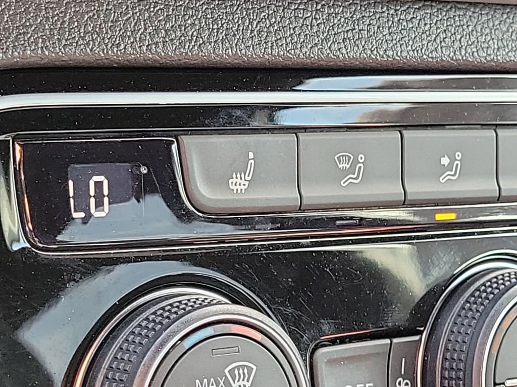 Used 2023 Volkswagen Atlas Cross Sport SE w/ Black Wheel Package image 33