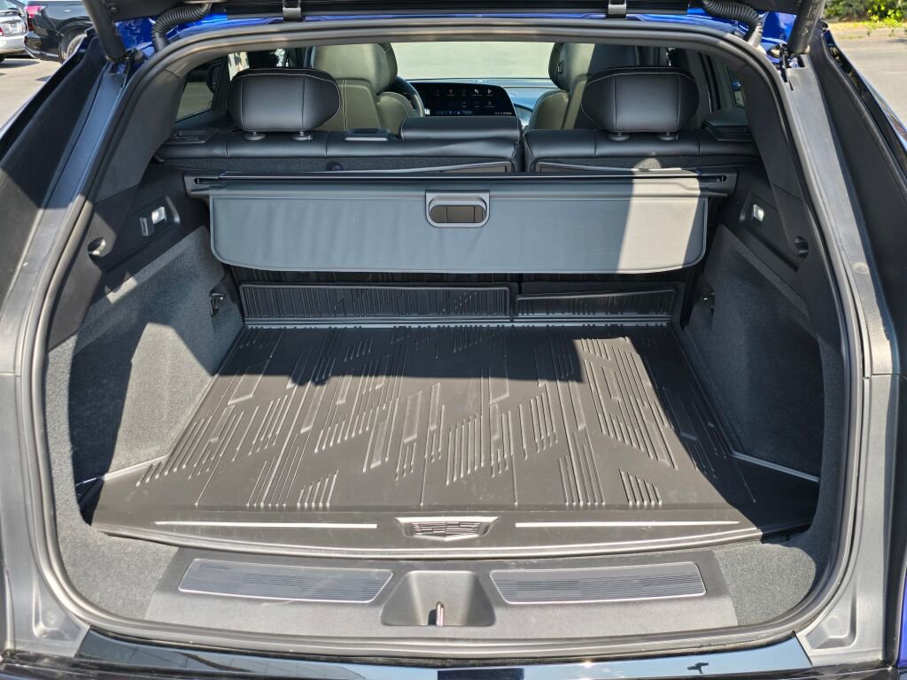 Used 2024 Cadillac Lyriq Sport image 14