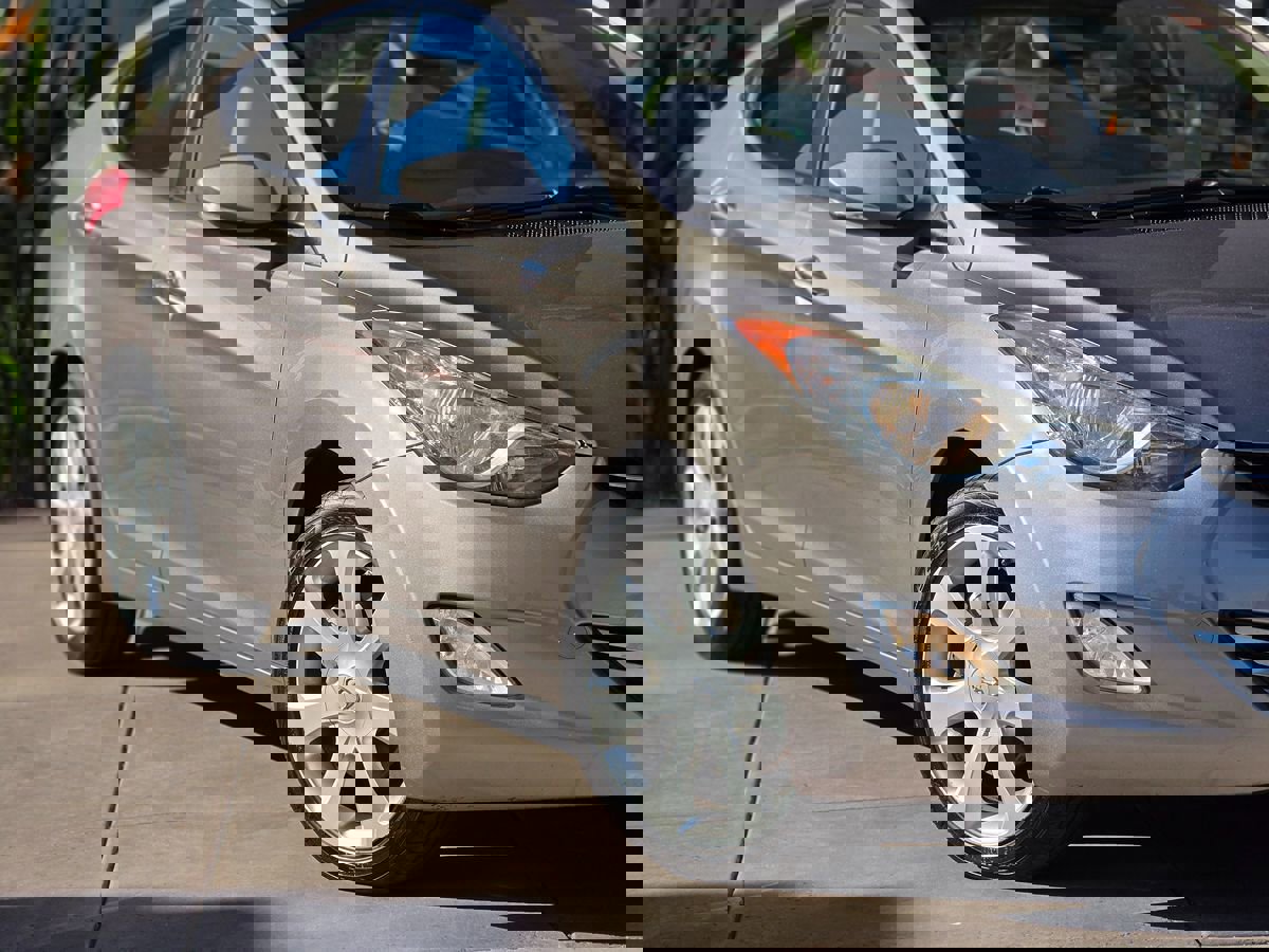 Used 2012 Hyundai Elantra Limited w/ Technology Pkg 5 image 4