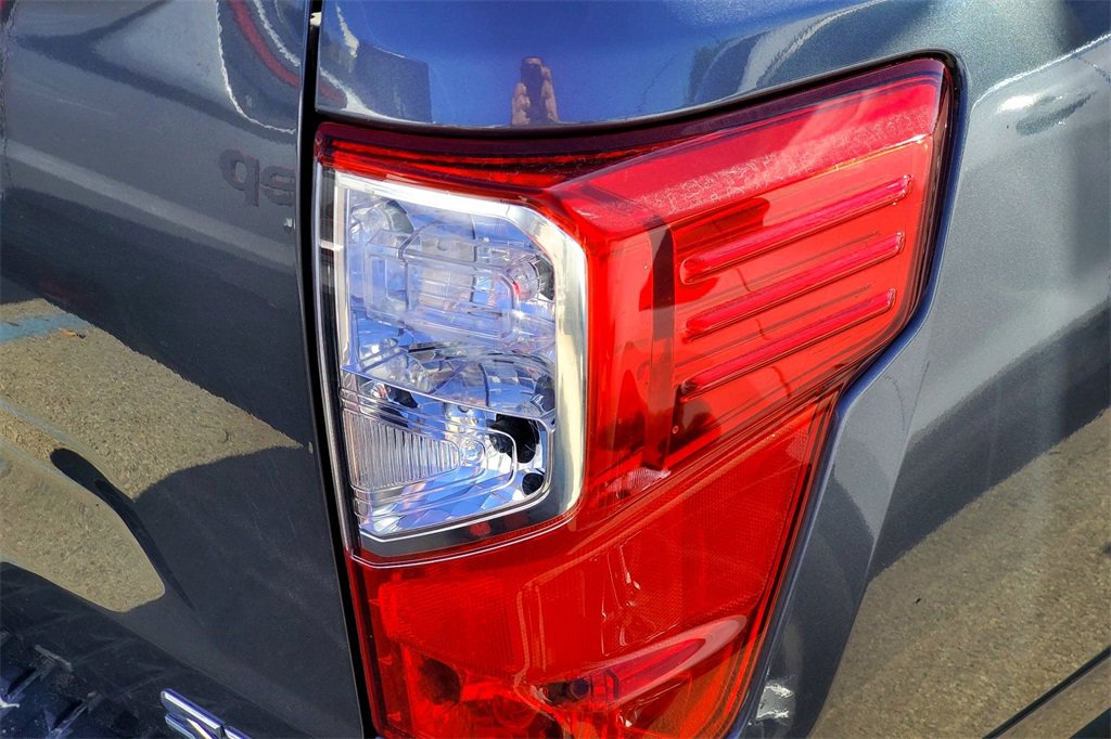Used 2023 Nissan Titan SV image 6