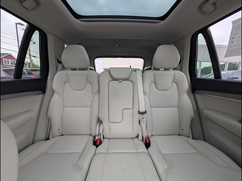 Certified 2025 Volvo XC90 T8 Ultra w/ Protection Package Premier AWD/4WD image 17