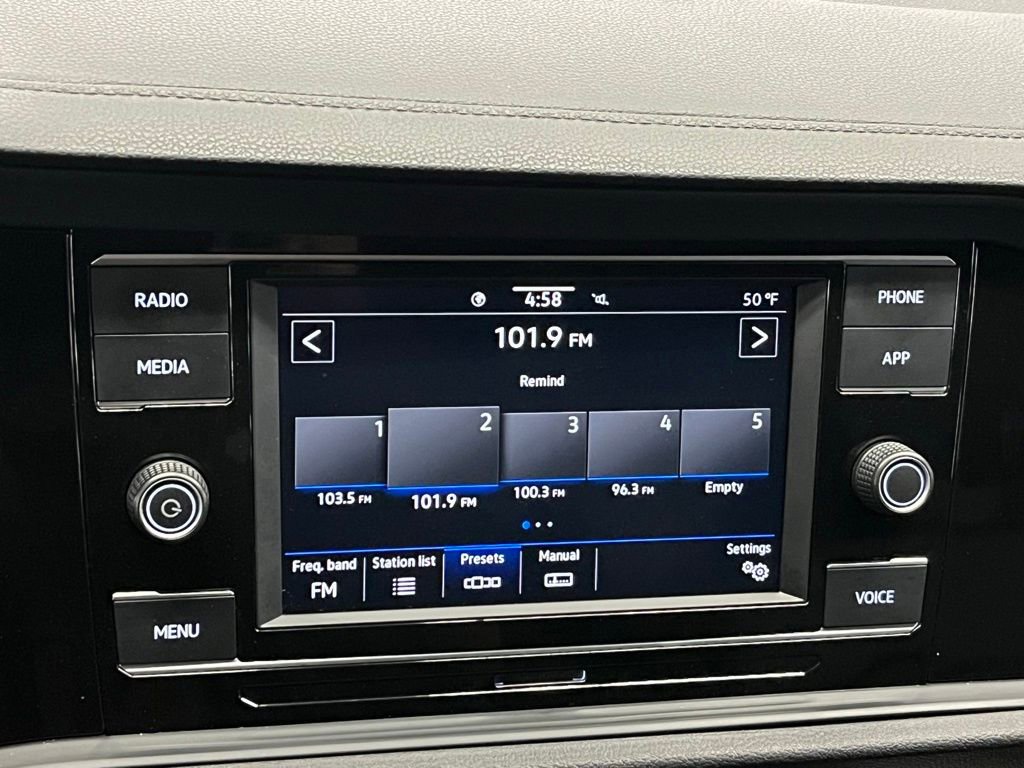 Used 2023 Volkswagen Jetta SE w/ Panoramic Sunroof Package image 26