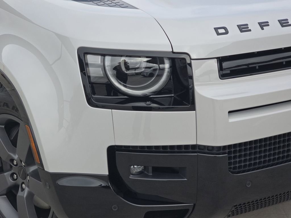 New 2026 Land Rover Defender 110 X-Dynamic SE image 32