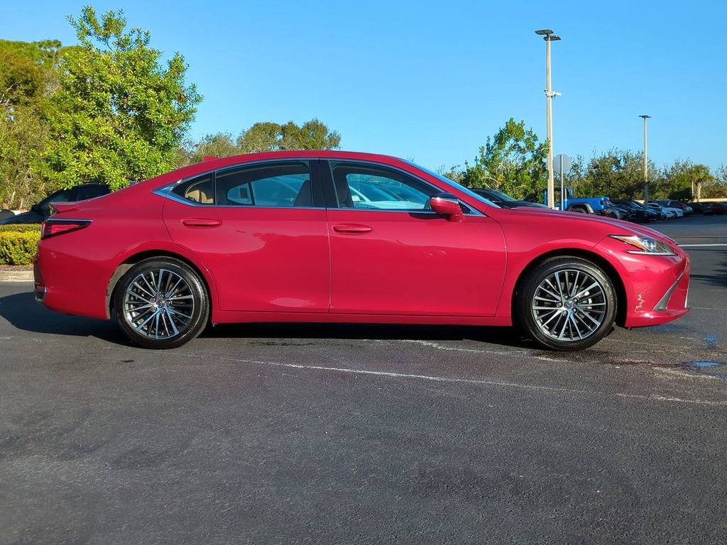 Used 2023 Lexus ES 300h w/ Premium Package image 4