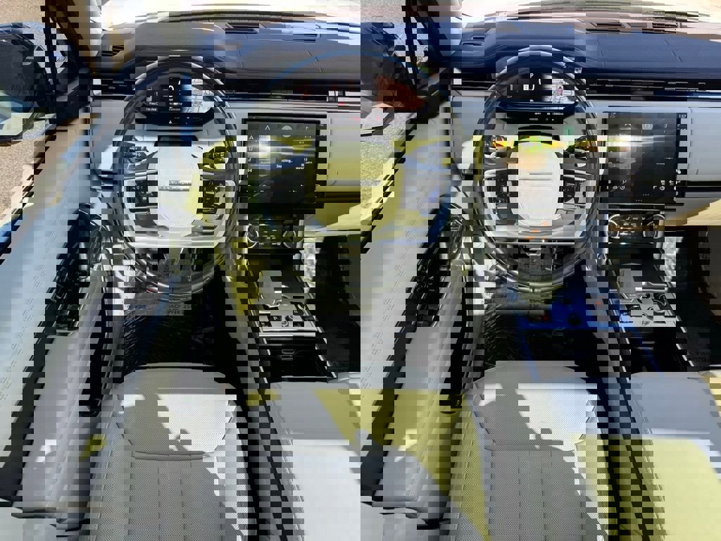 Used 2023 Land Rover Range Rover SE image 15