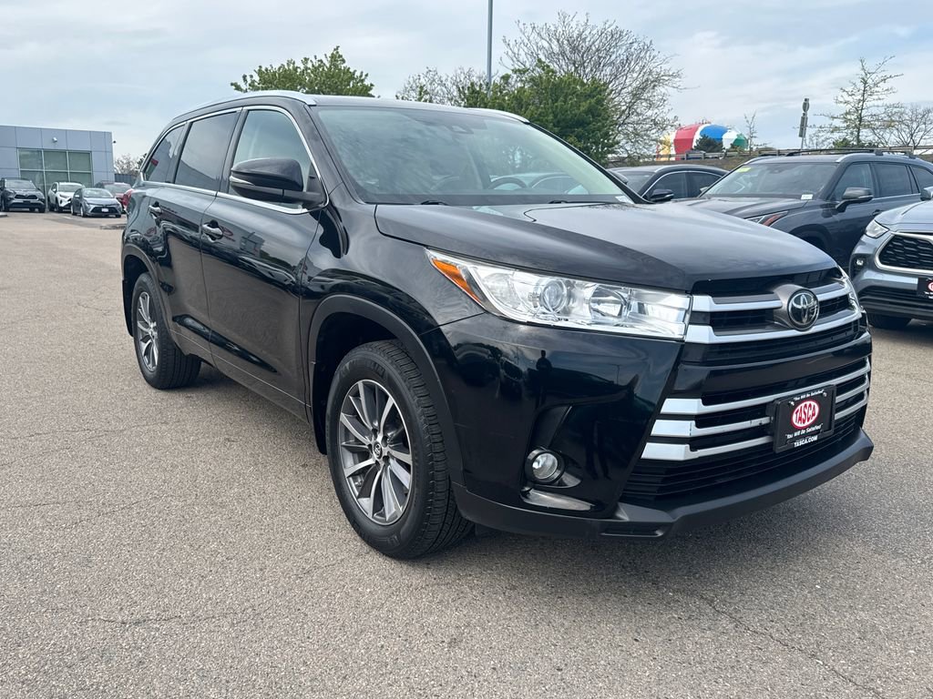 Used 2017 Toyota Highlander XLE AWD/4WD image 11
