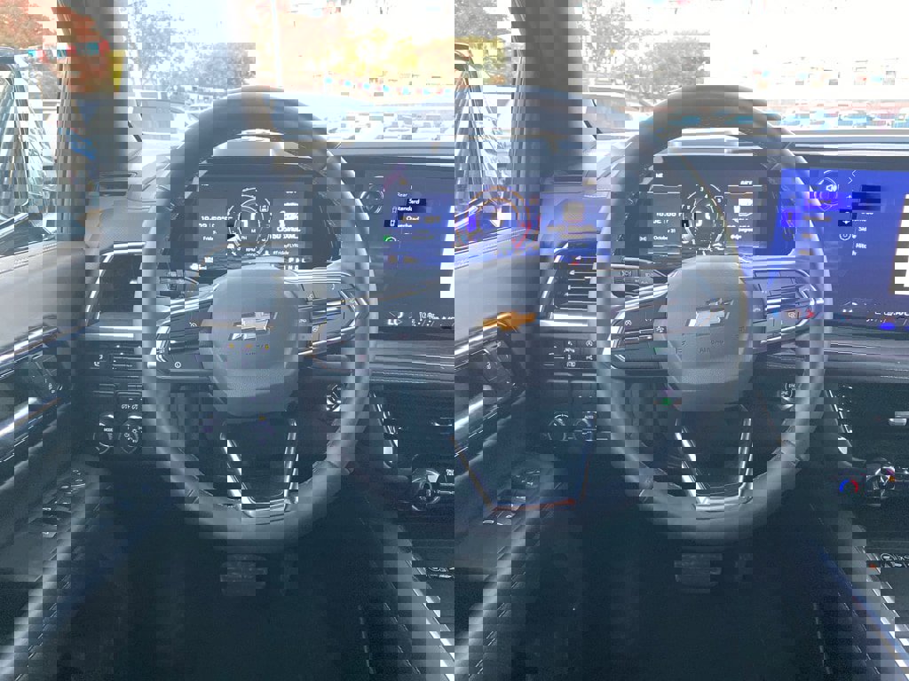 Used 2025 Chevrolet Suburban Premier image 4