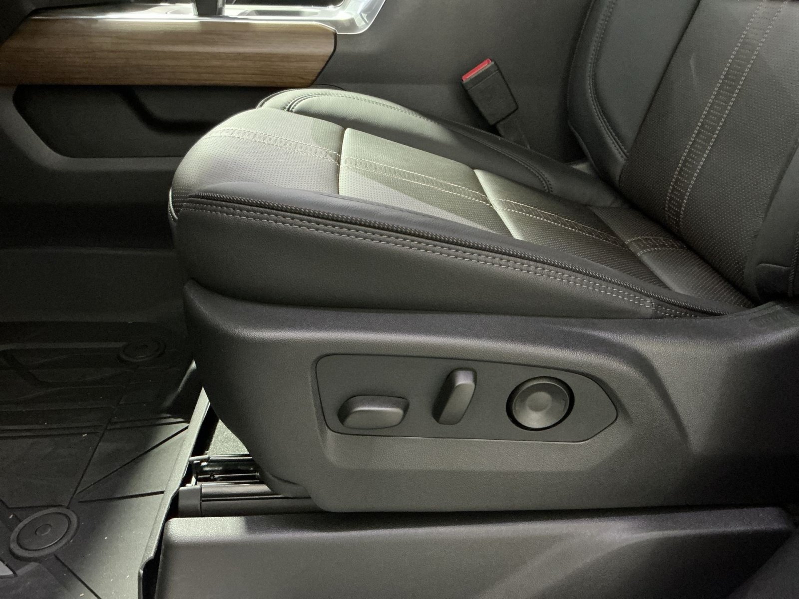 New 2026 Chevrolet Silverado 1500 High Country AWD/4WD image 15