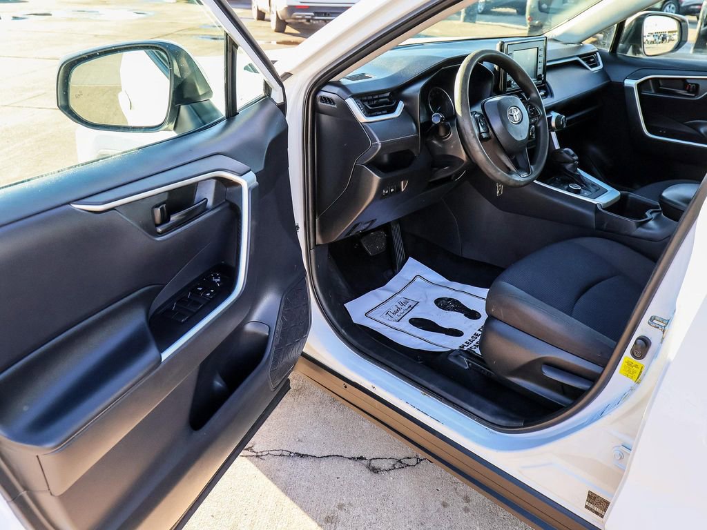 Used 2022 Toyota RAV4 LE image 25