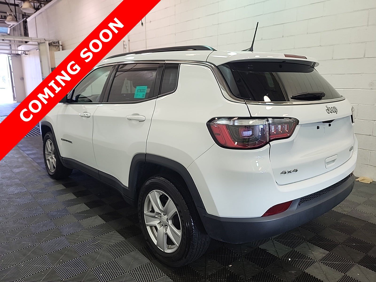 Used 2022 Jeep Compass Latitude w/ Sun and Sound Group AWD/4WD image 5