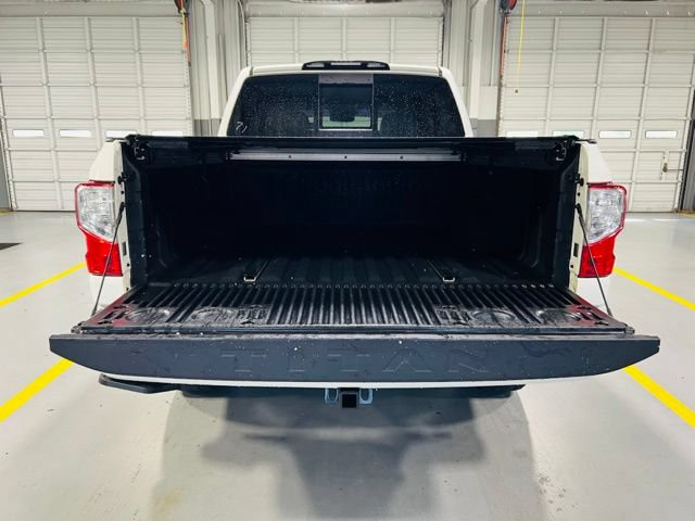 Used 2018 Nissan Titan PRO-4X w/ Pro-4x Convenience Package AWD/4WD image 9