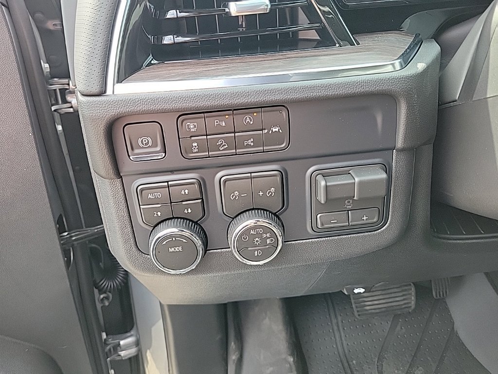 New 2026 Chevrolet Tahoe Premier w/ Sun And Tow Package AWD/4WD image 14