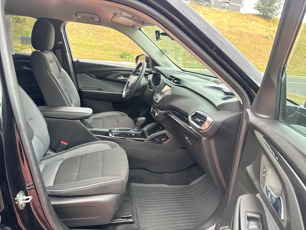 Used 2023 Chevrolet TrailBlazer LT AWD/4WD image 33