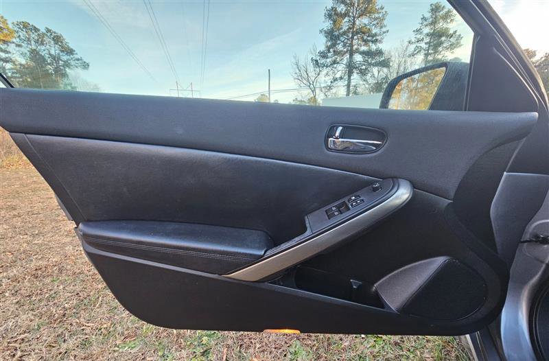 Used 2008 Nissan Altima 3.5 SE w/ Premium Pkg image 18