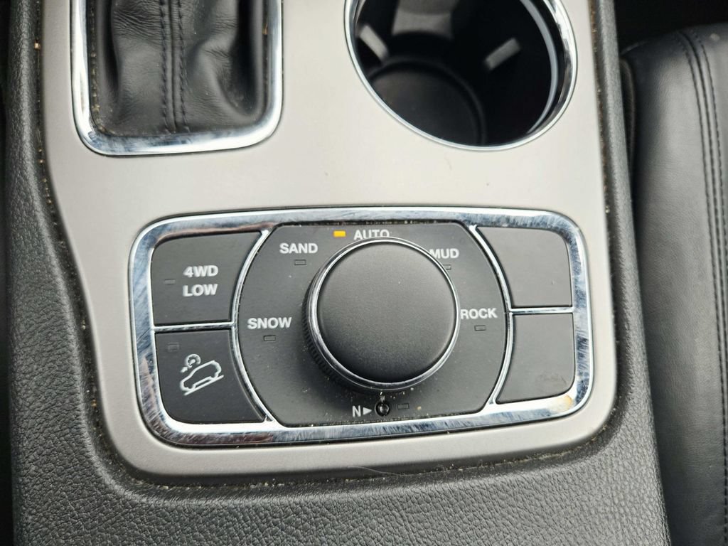 Certified 2020 Jeep Grand Cherokee Limited w/ Premium Lighting Group AWD/4WD image 31